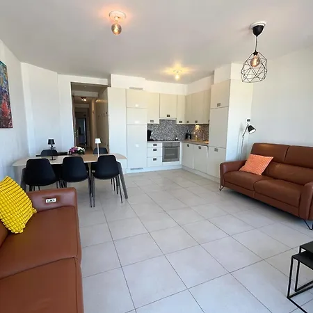 Apartamento Stylish 3-bedroom With Panoramic Views Of The Pier And The Sea T214